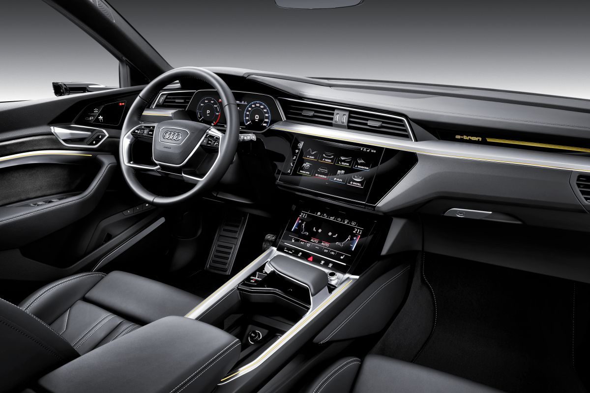 Audi e-tron · أزرق — الصورة 5
